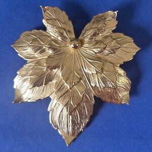 Vintage Sarah Coventry Gold Tone Layered Maple Leaf Brooch Unmarked Pin